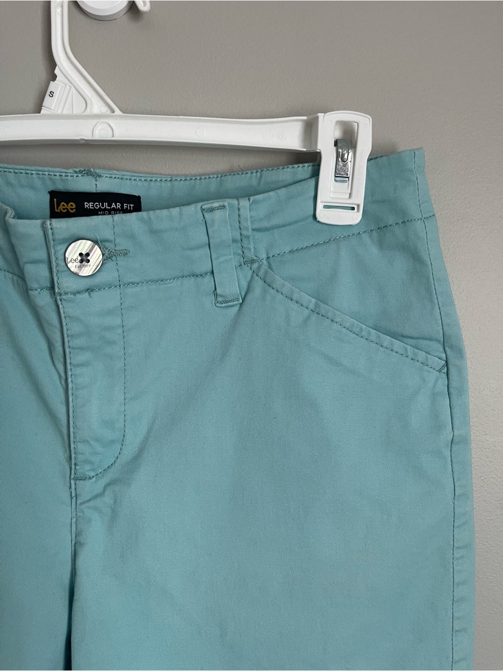 LEE | Aqua Light Blue Flat Front Mid Rise Chino Shorts Sz 10 - Picture 2 of 8